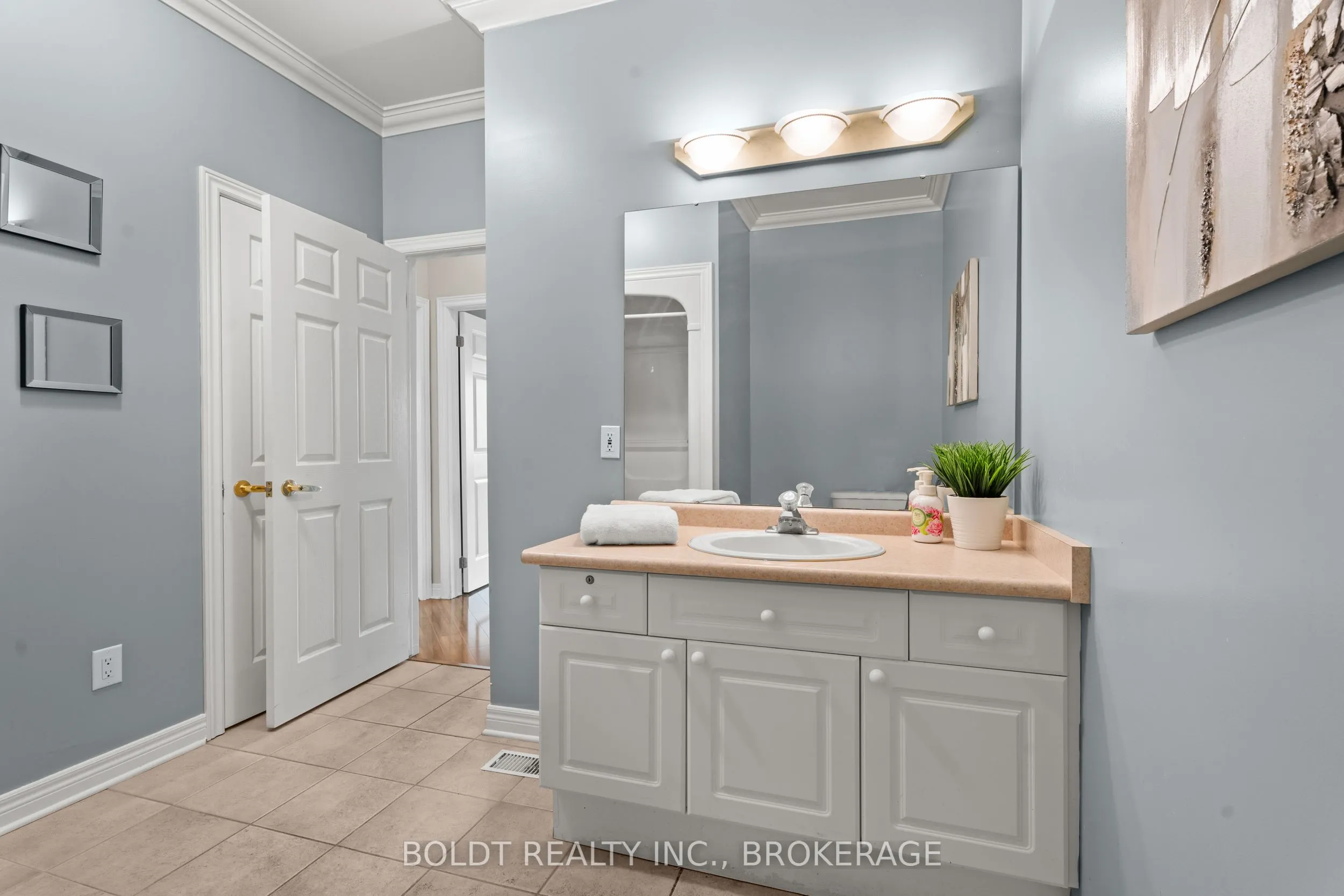 8 Willowlanding Court