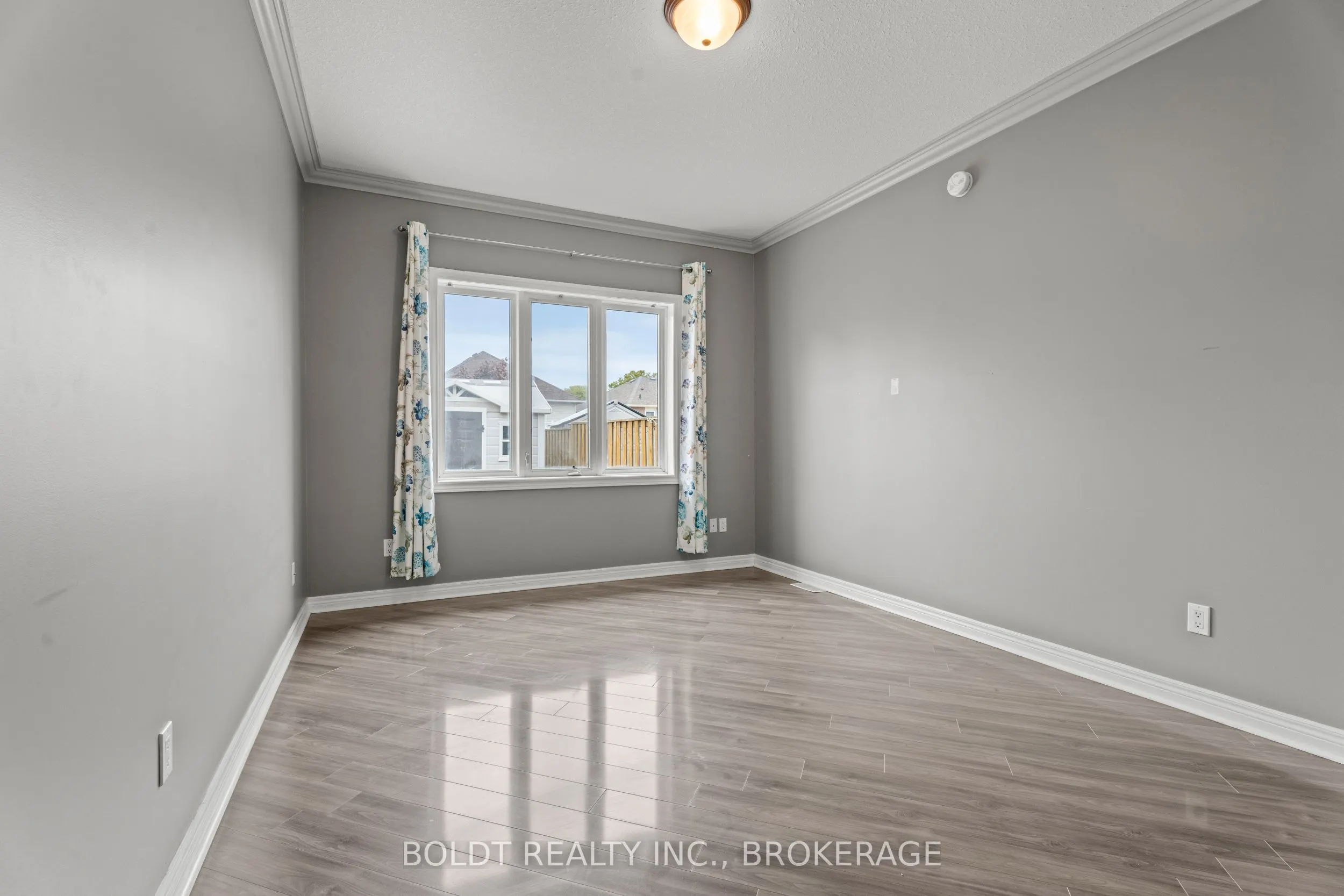 8 Willowlanding Court