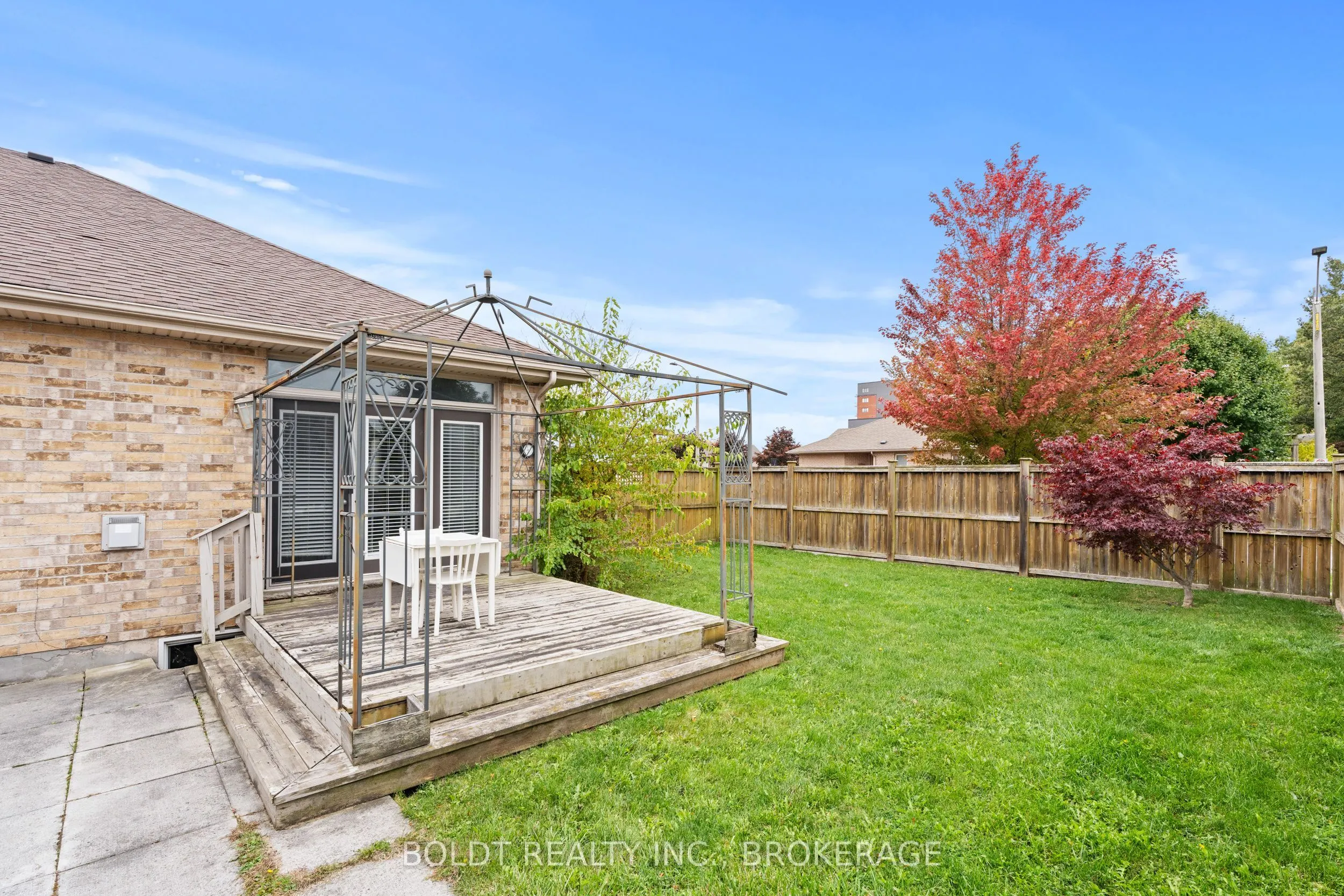 8 Willowlanding Court