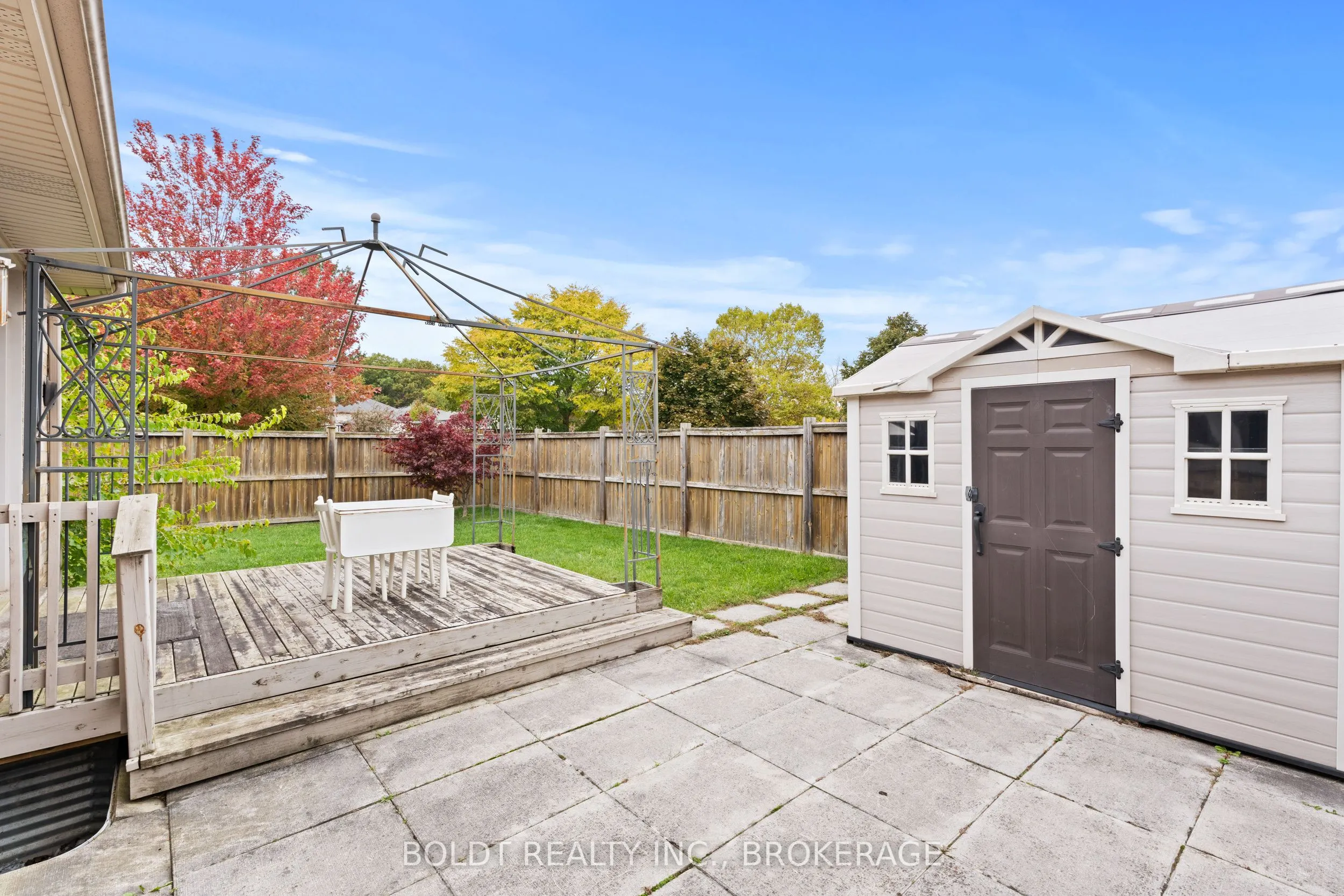 8 Willowlanding Court