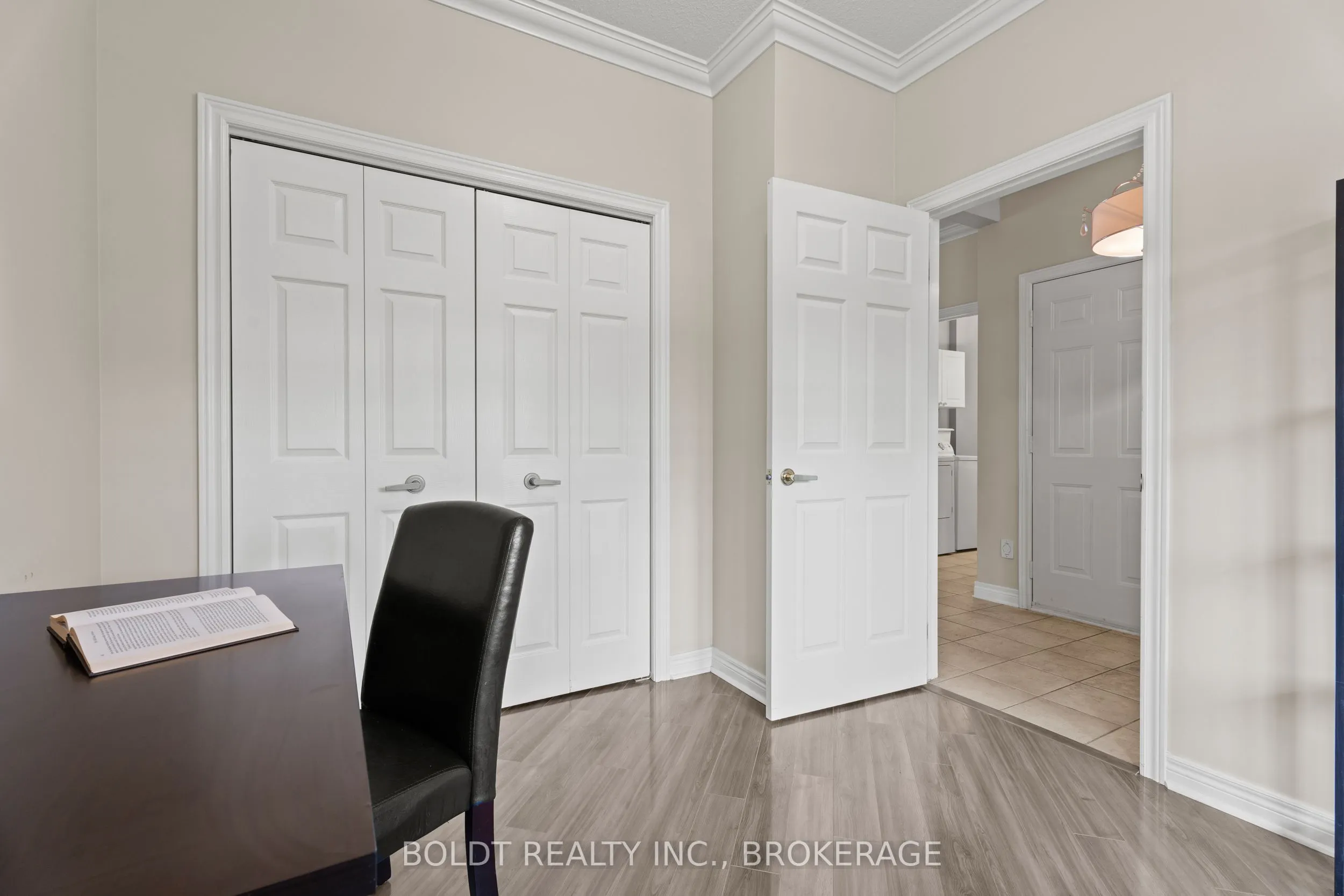 8 Willowlanding Court