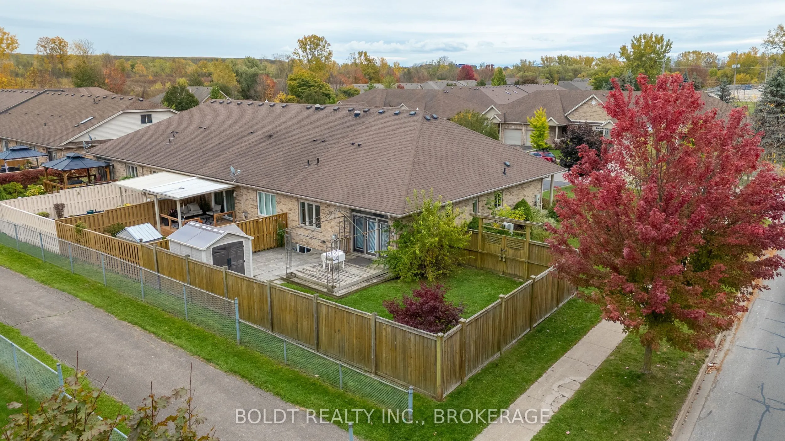 8 Willowlanding Court