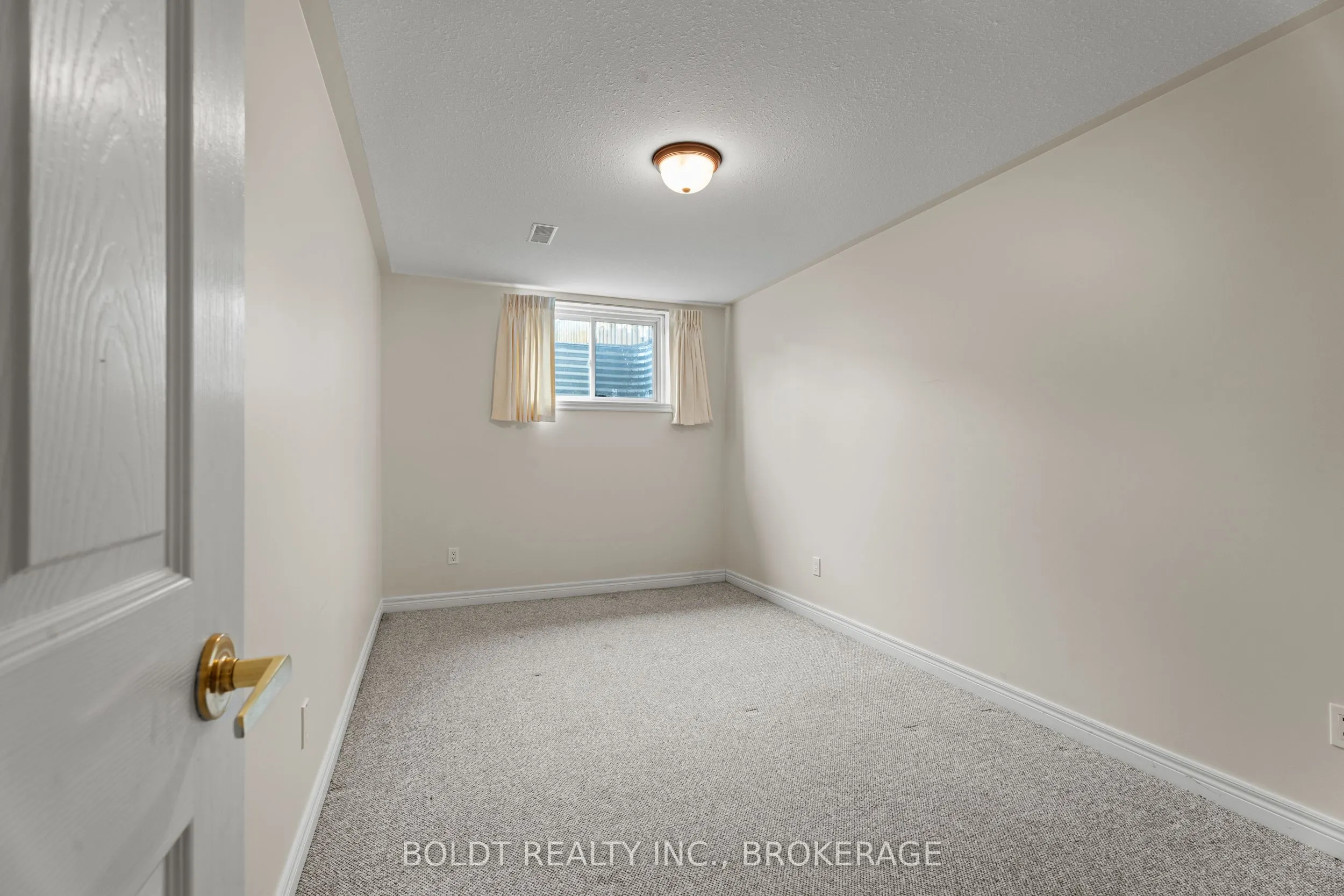 8 Willowlanding Court