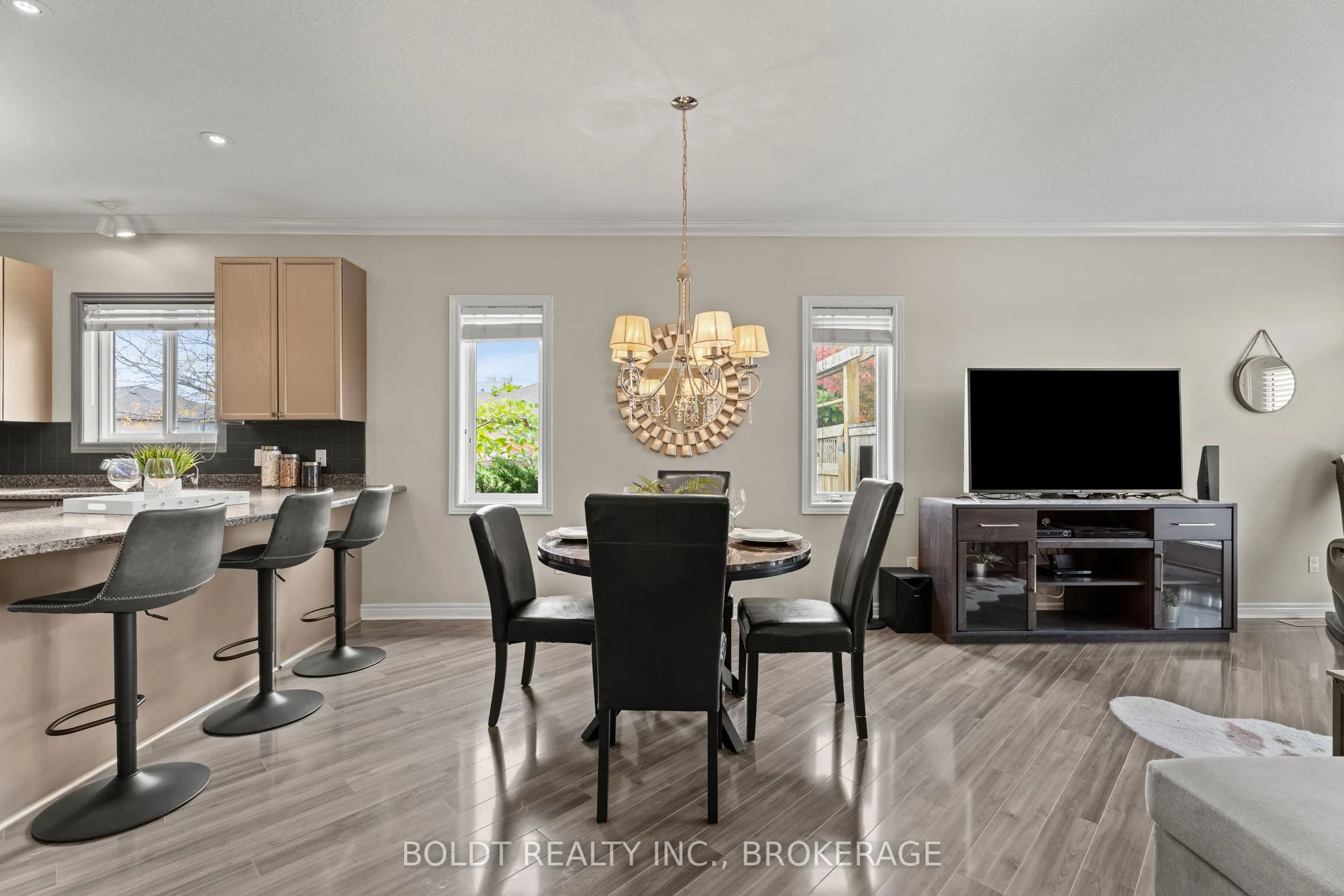 8 Willowlanding Court