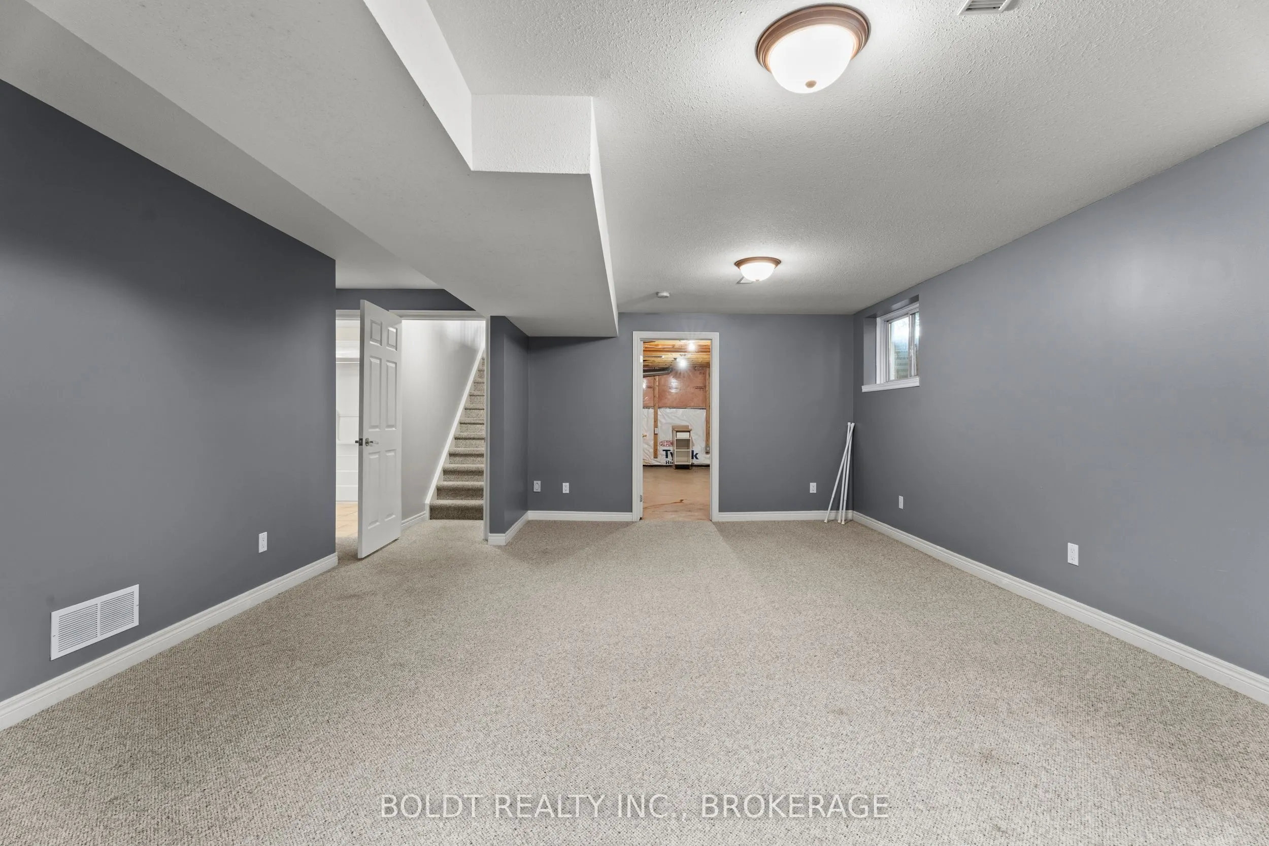 8 Willowlanding Court