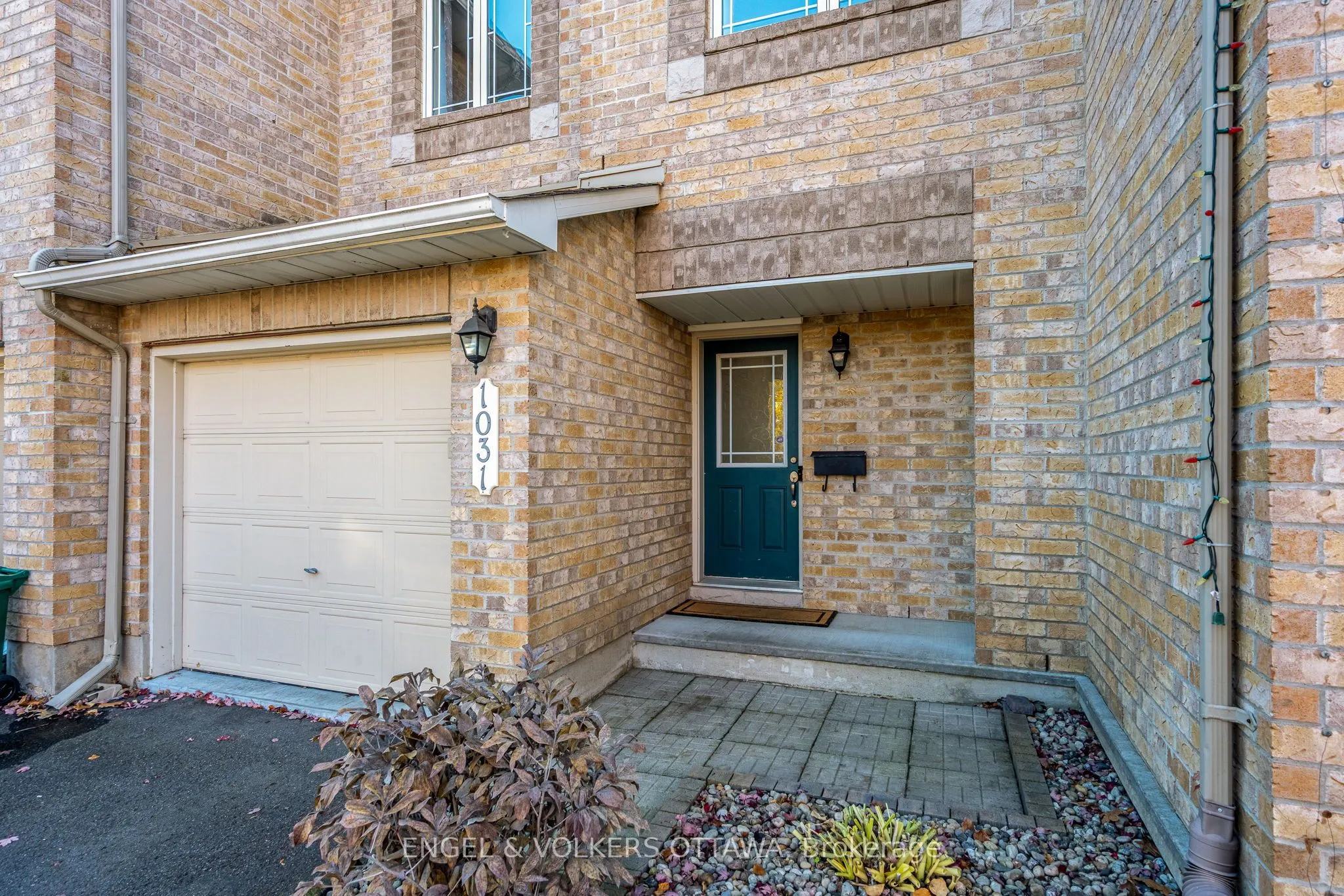 1031 Capreol Street