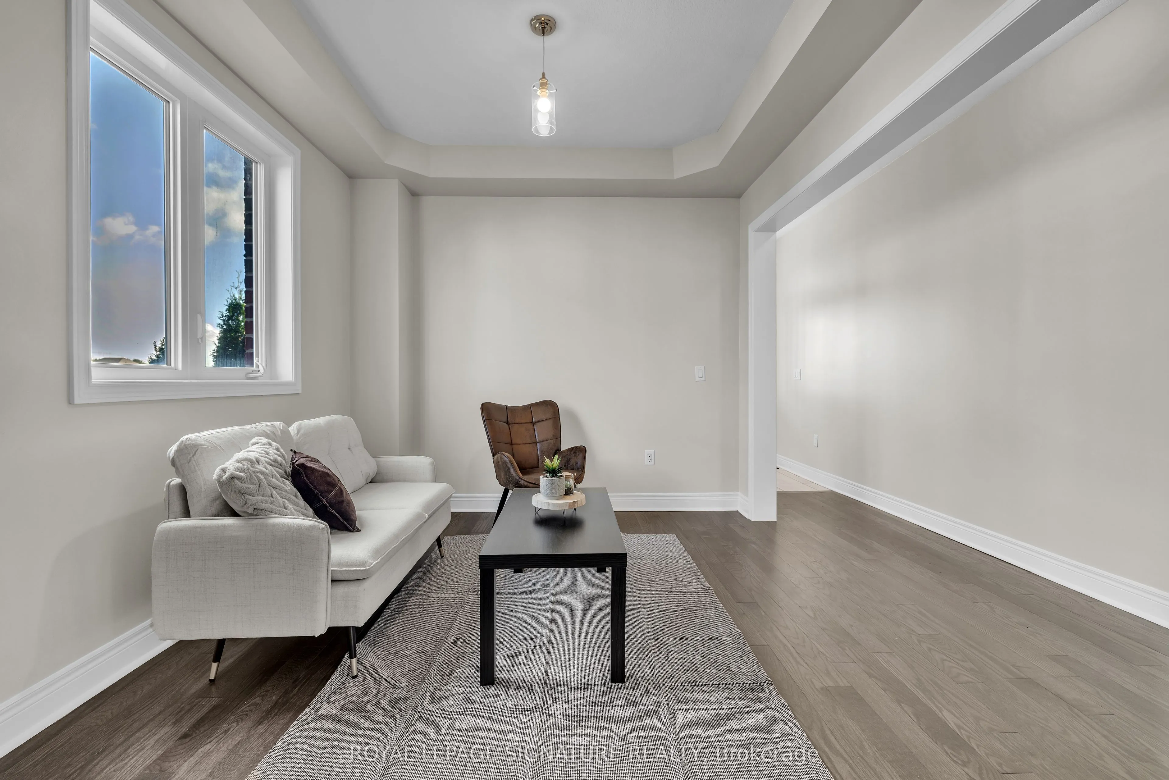 1089 Upper Thames Drive