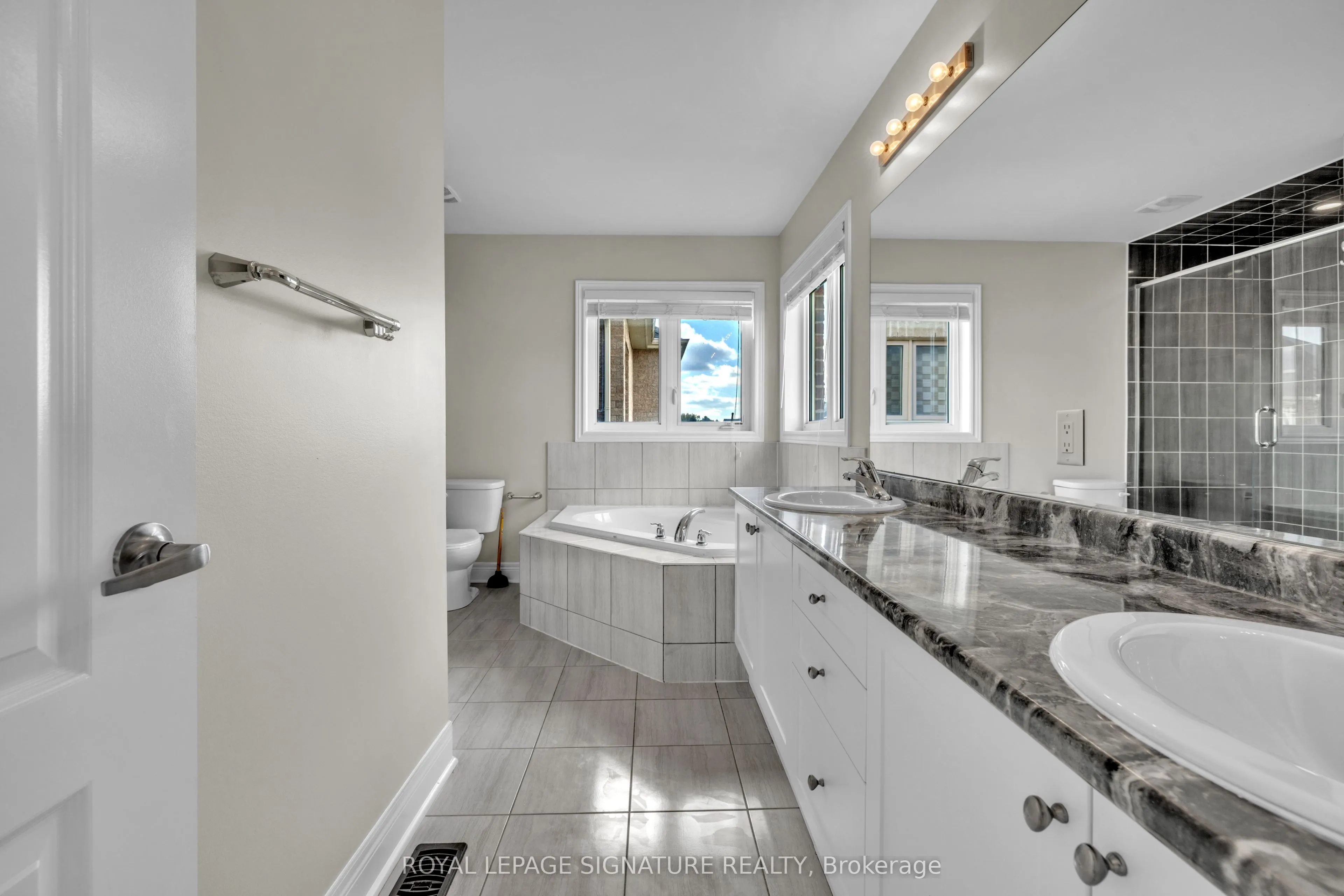 1089 Upper Thames Drive