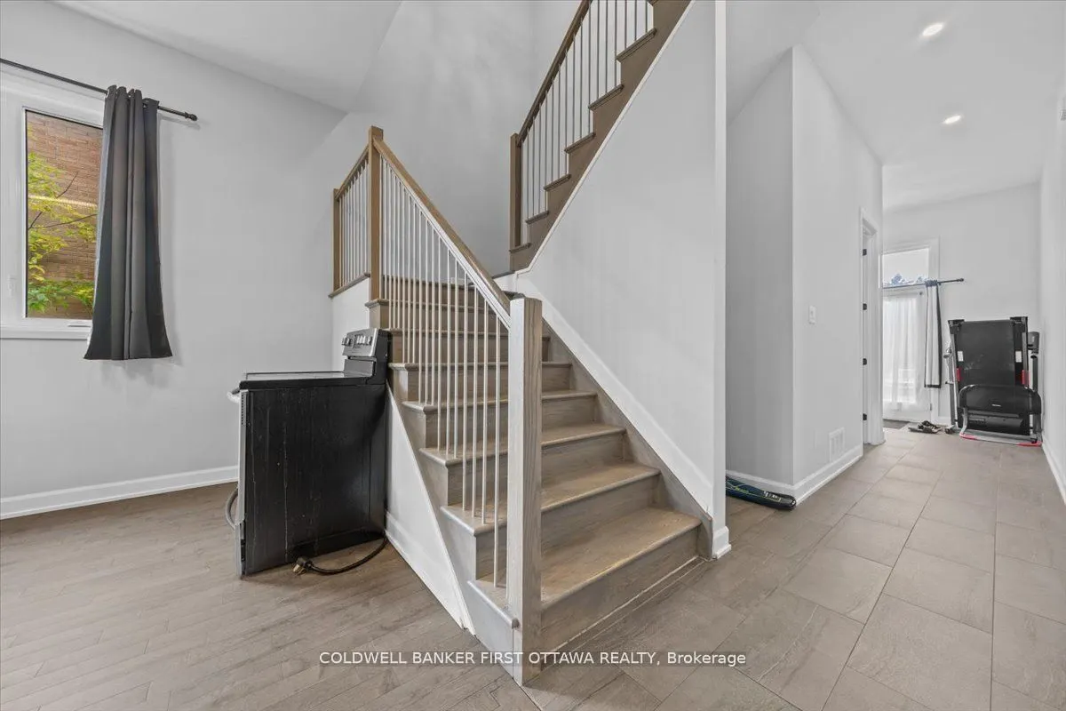 560 QUEEN MARY Street