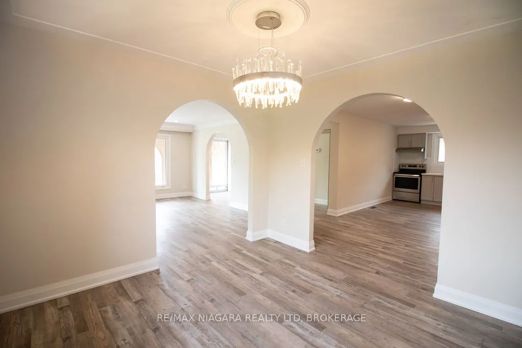 510 Queen Victoria Drive, #Main