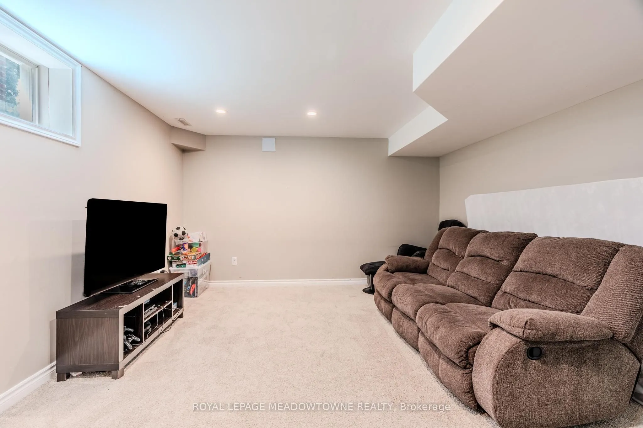 893 Bitterbush Crescent