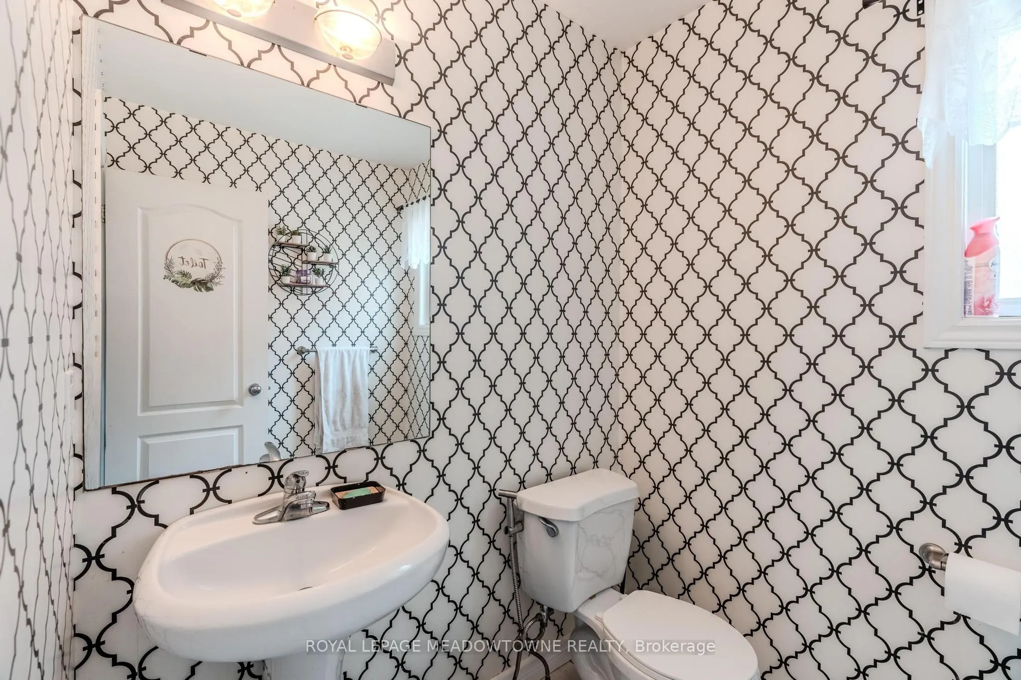 893 Bitterbush Crescent