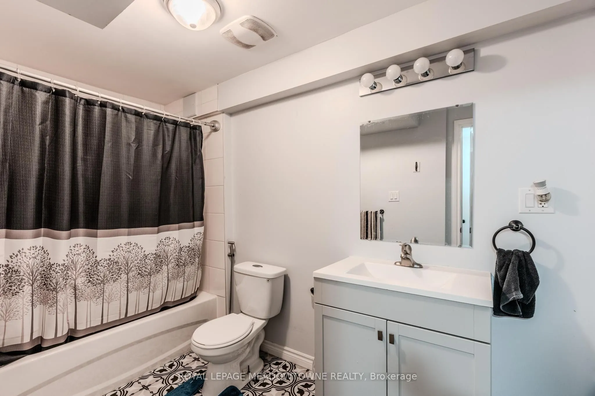 893 Bitterbush Crescent