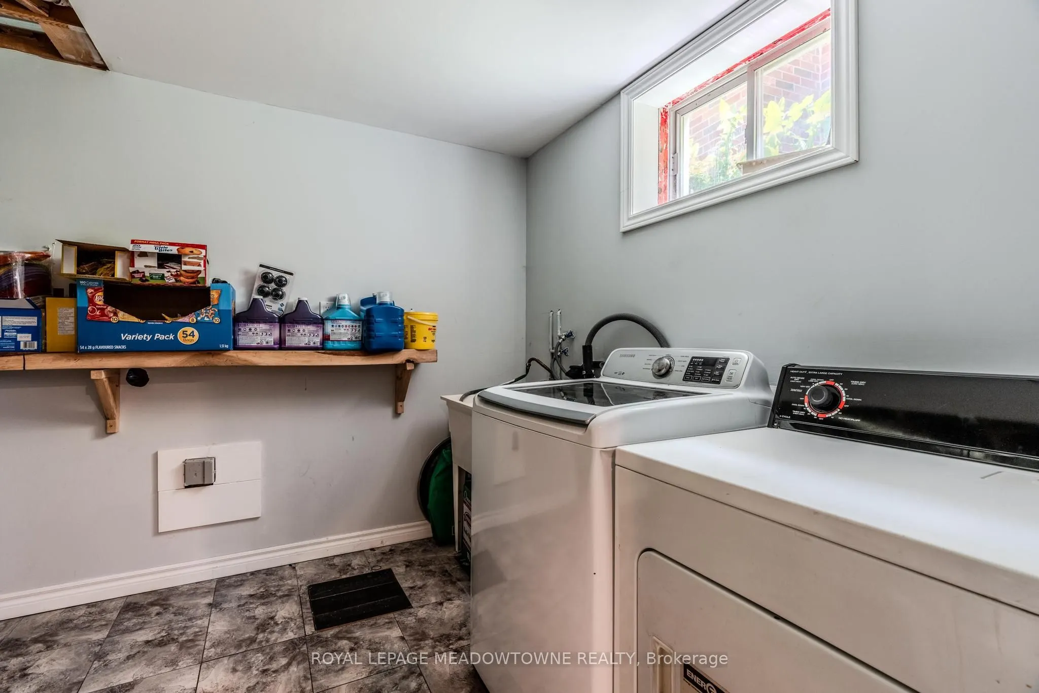 893 Bitterbush Crescent