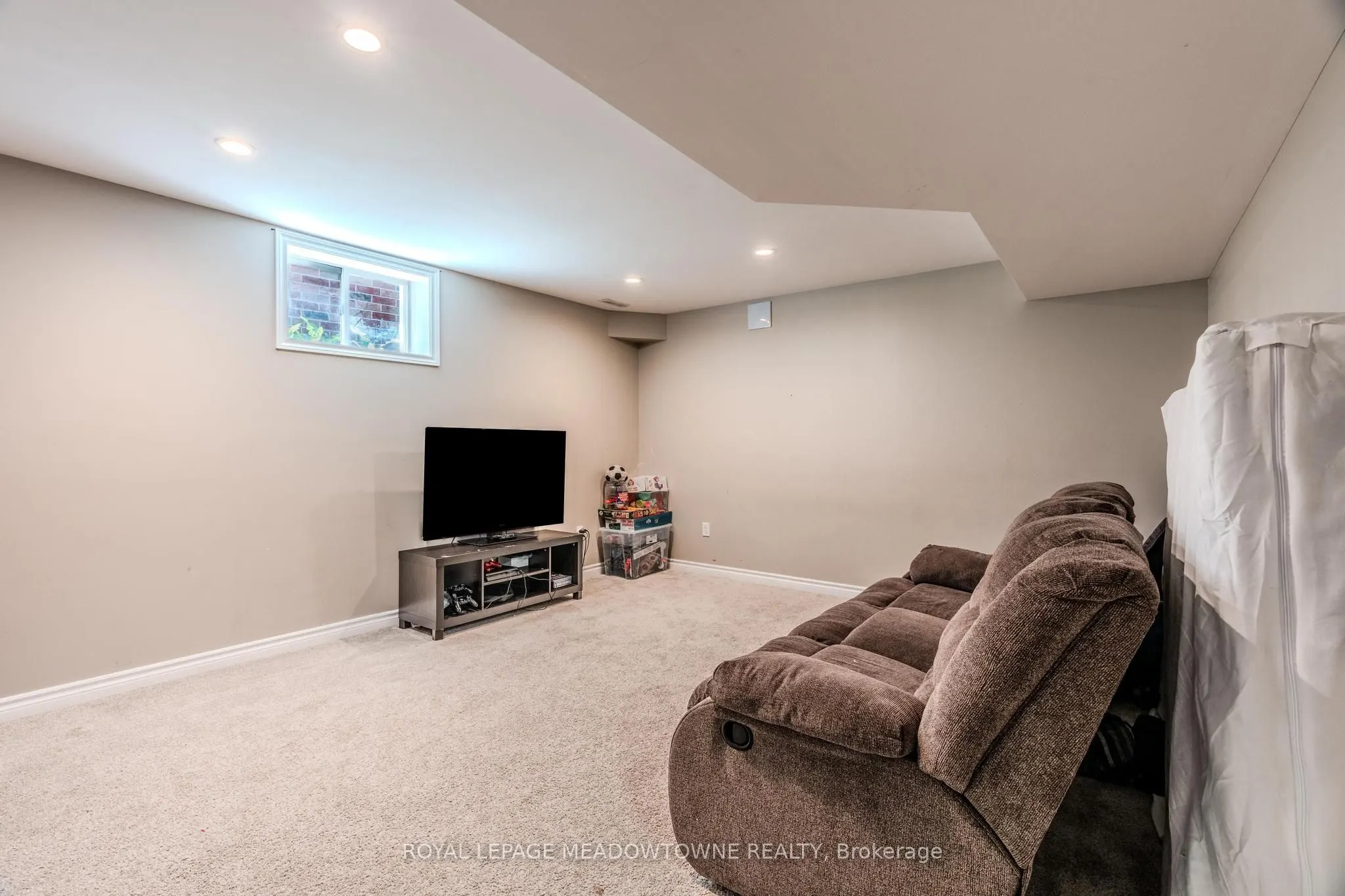 893 Bitterbush Crescent