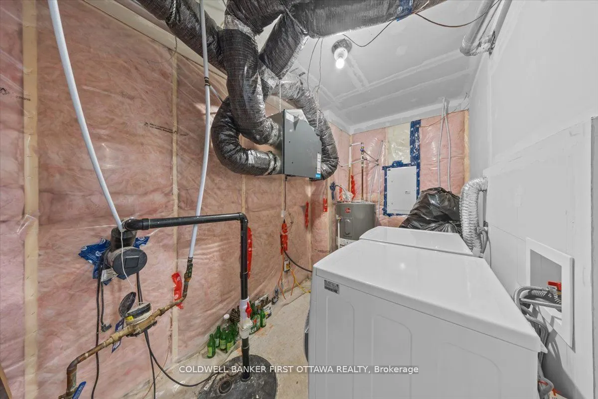 560 QUEEN MARY Street