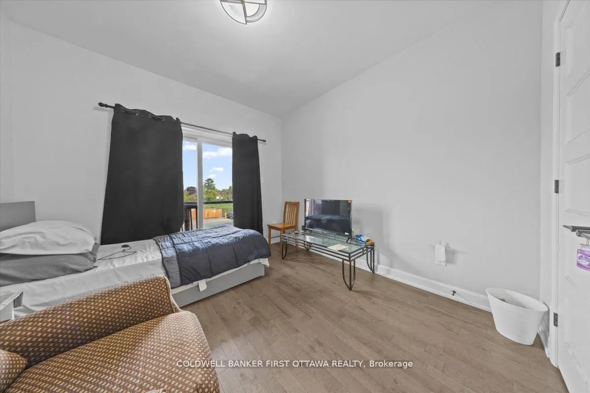 560 QUEEN MARY Street