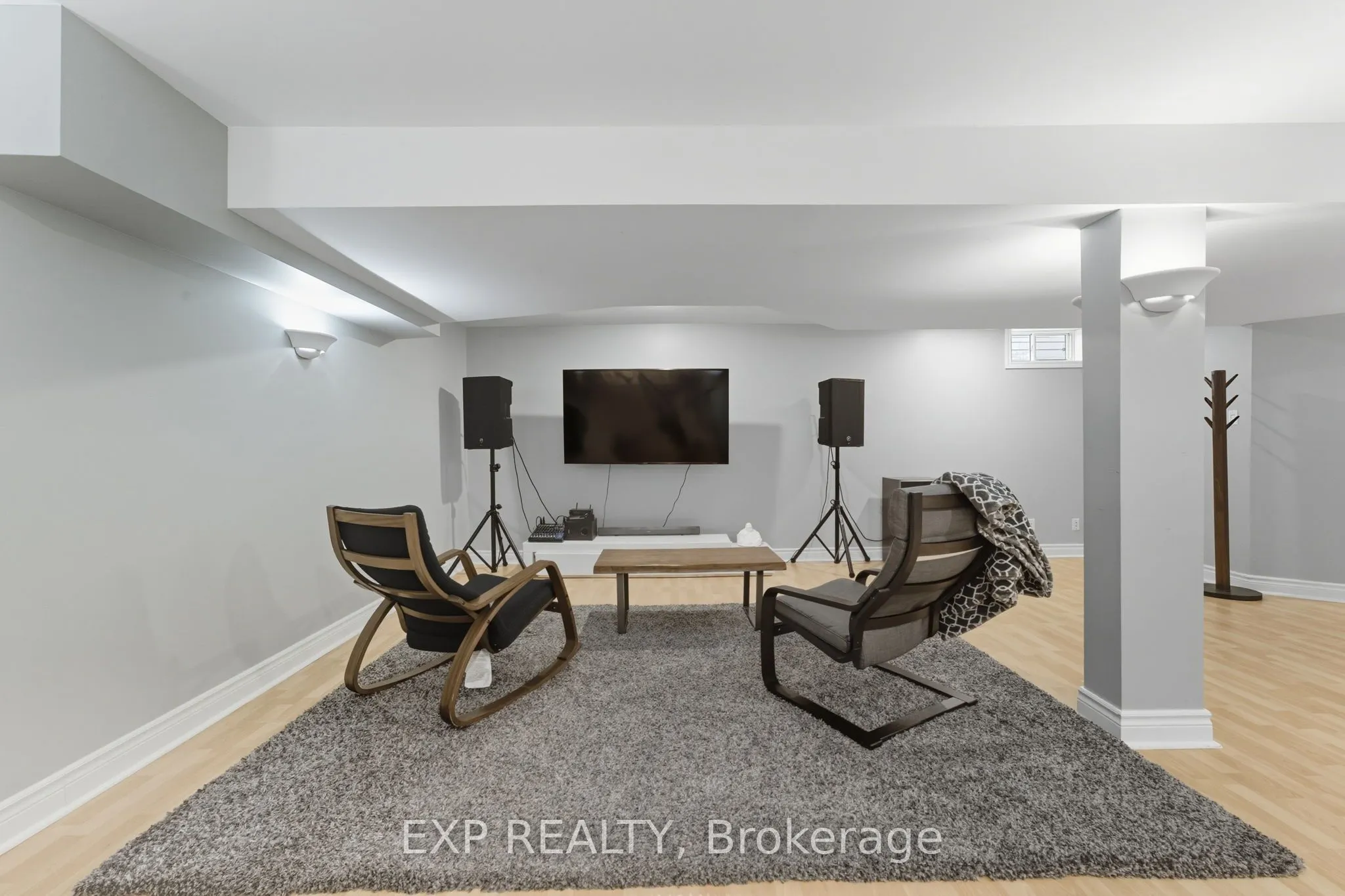 16 North Harrow Drive