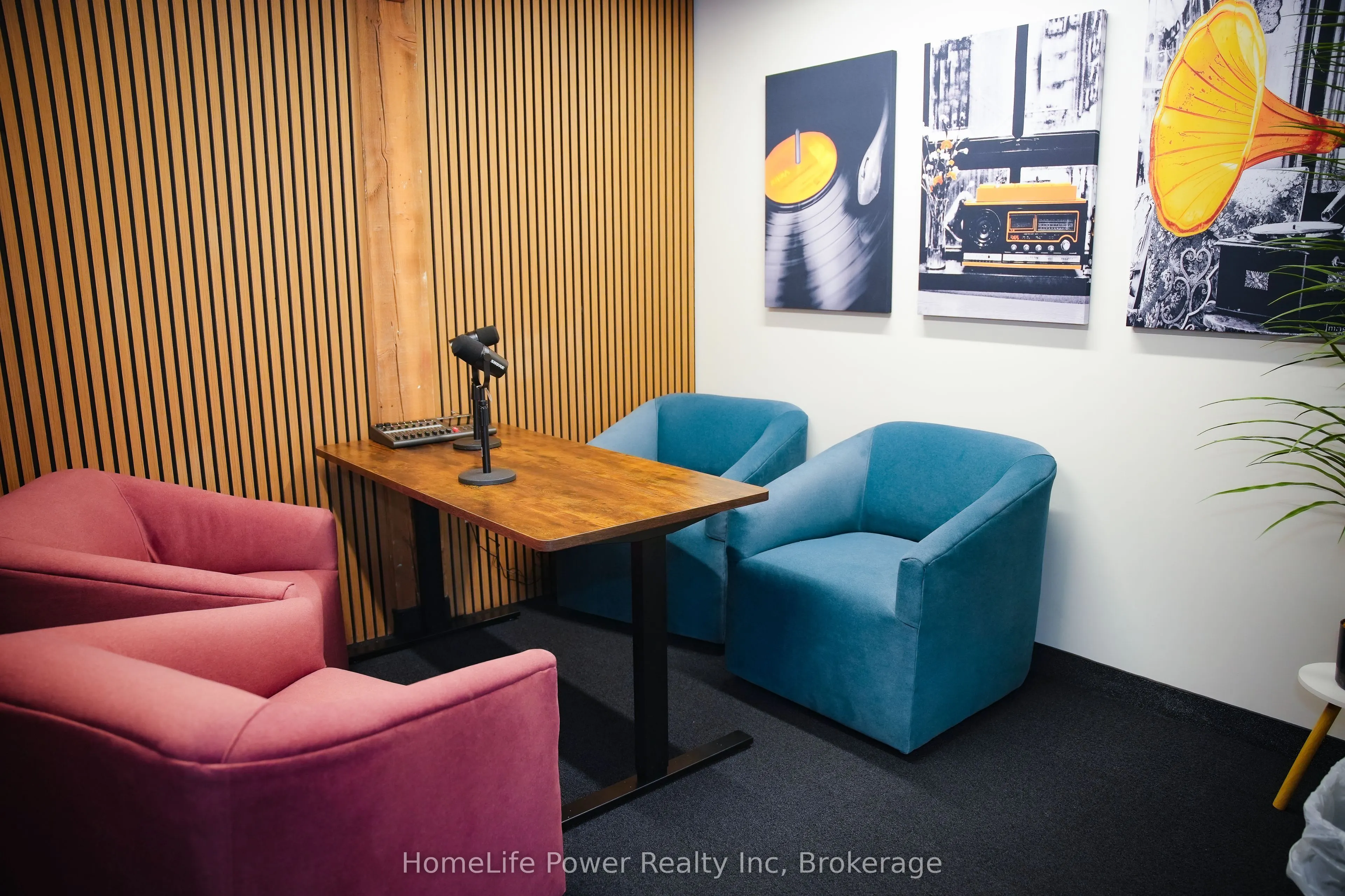 72 Victoria Street S, #300 - 23