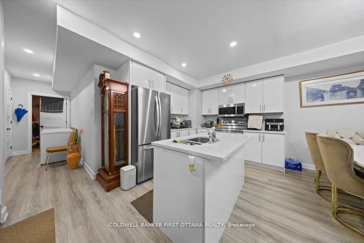 562 QUEEN MARY Street