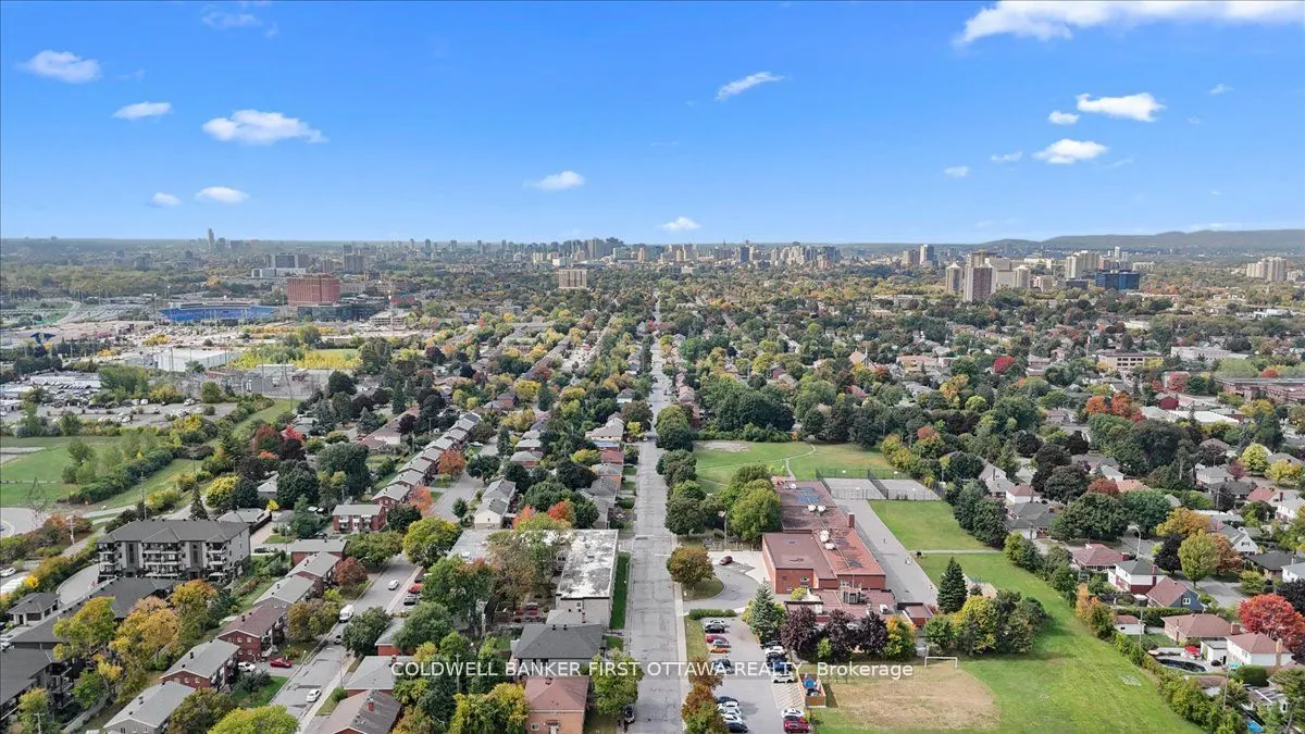 562 QUEEN MARY Street