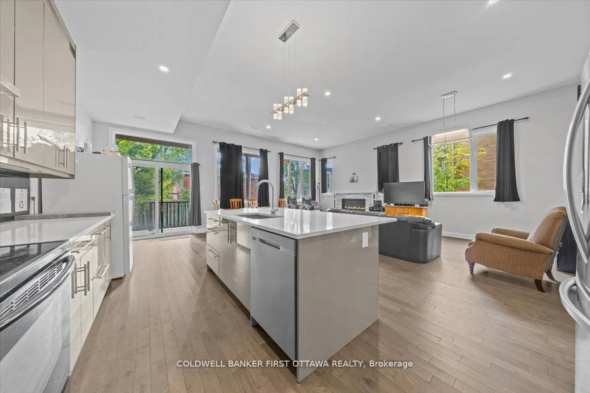 562 QUEEN MARY Street