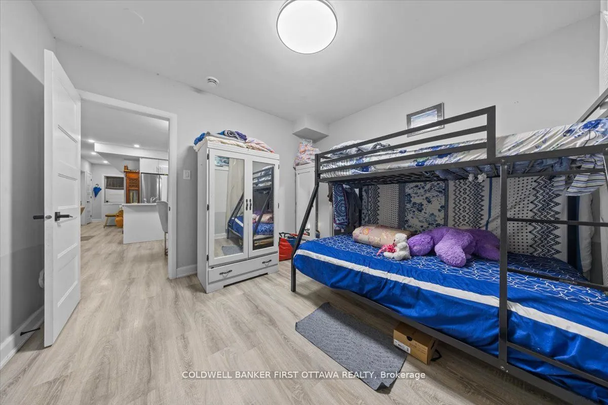 562 QUEEN MARY Street