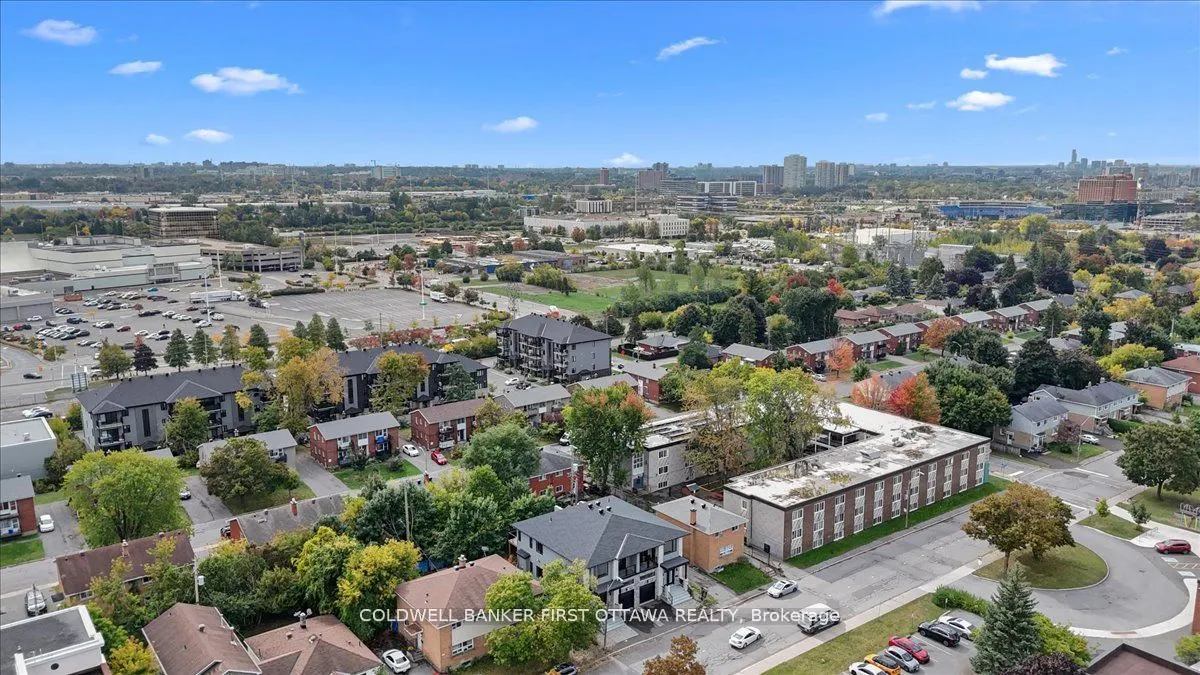 562 QUEEN MARY Street