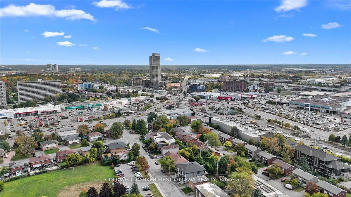 562 QUEEN MARY Street