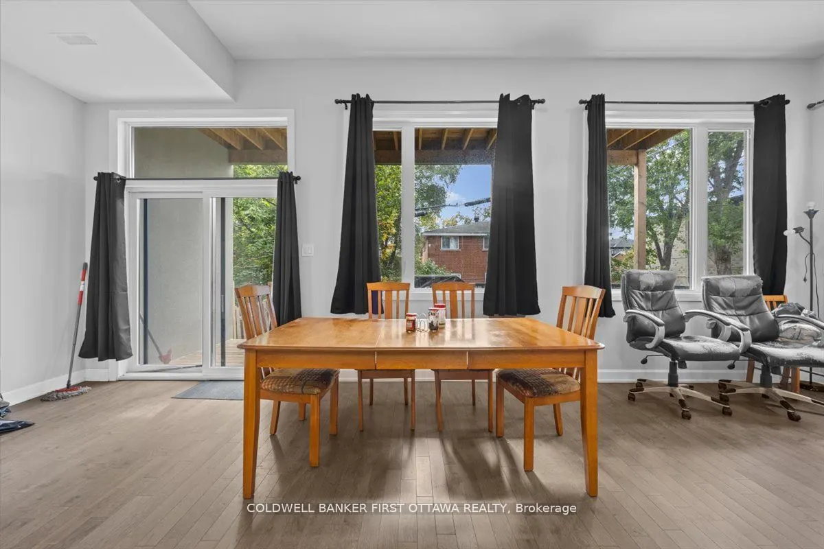 562 QUEEN MARY Street