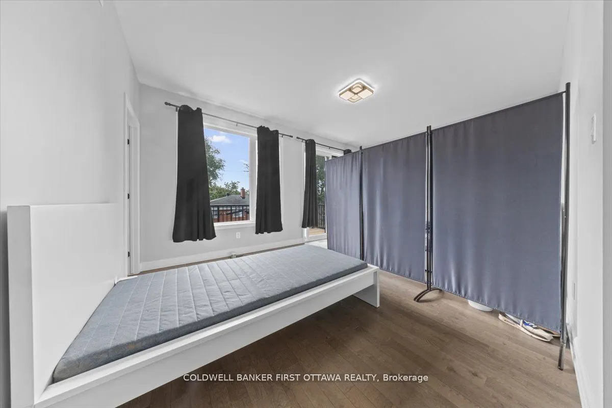 562 QUEEN MARY Street