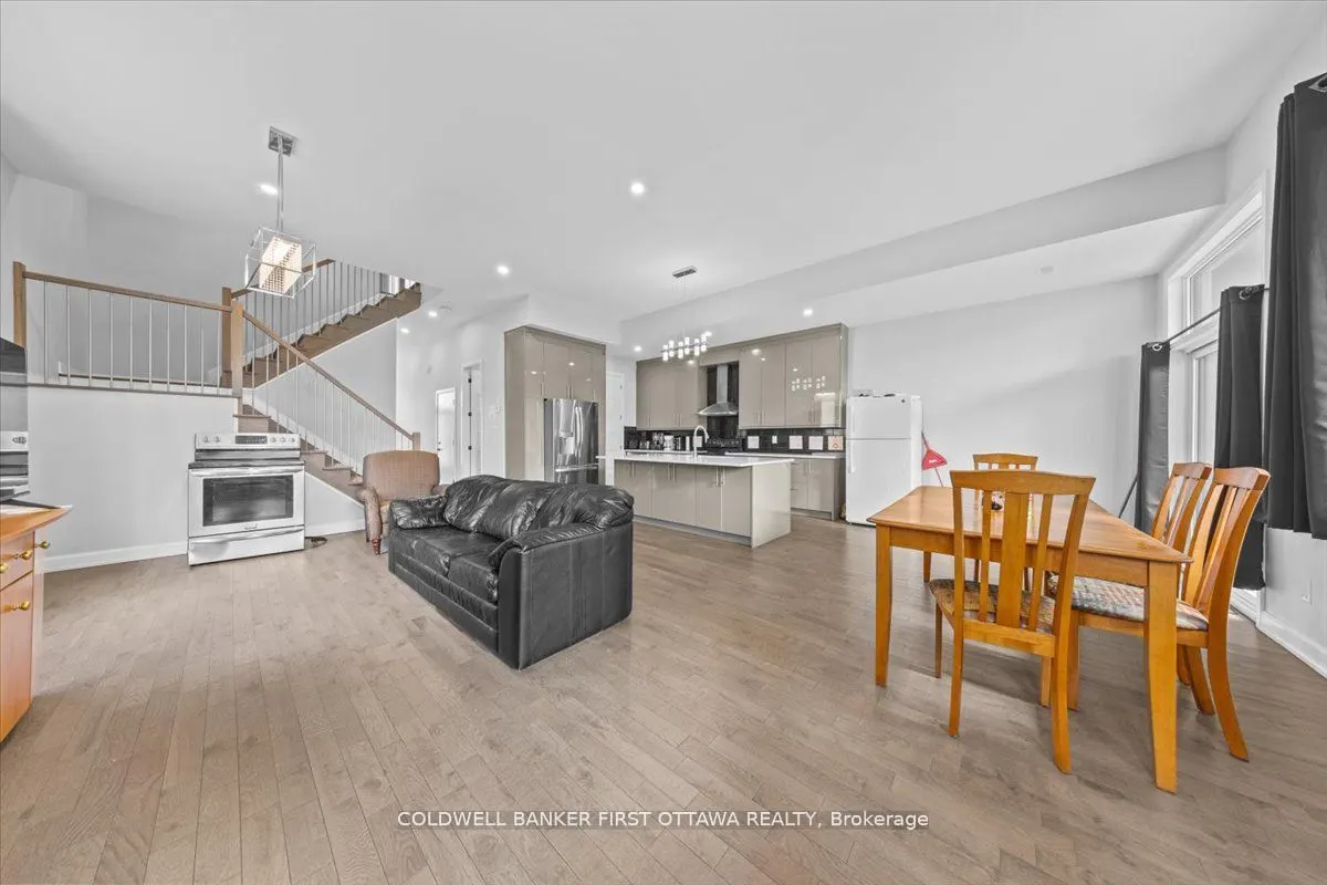 562 QUEEN MARY Street