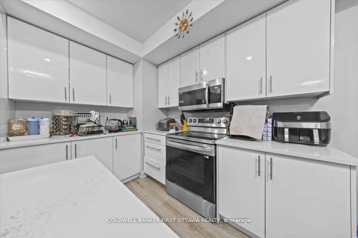 562 QUEEN MARY Street