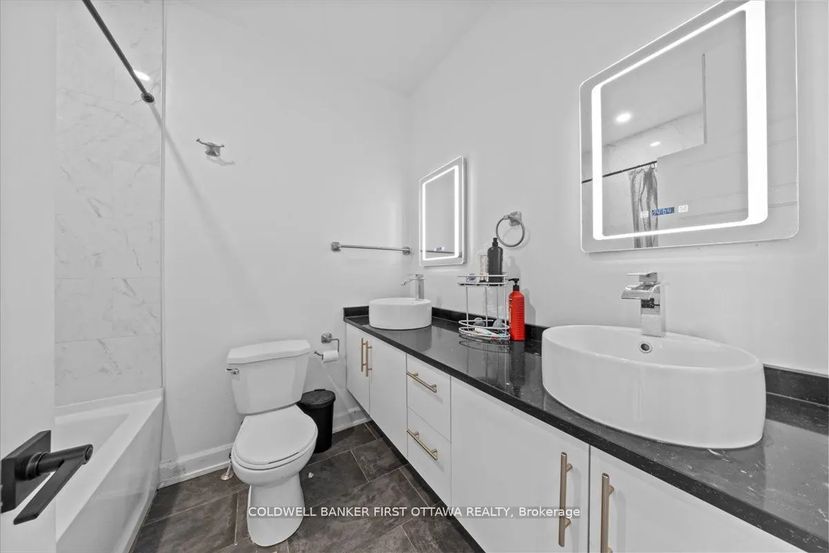 562 QUEEN MARY Street