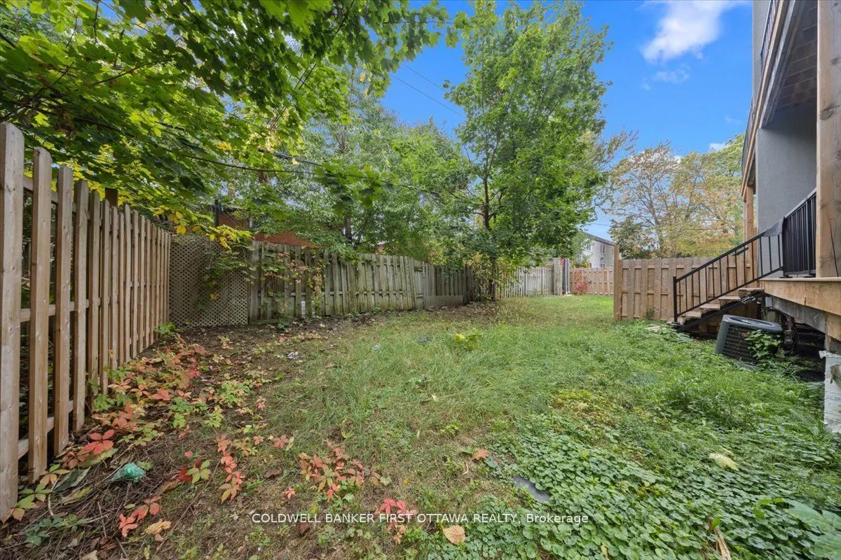 562 QUEEN MARY Street