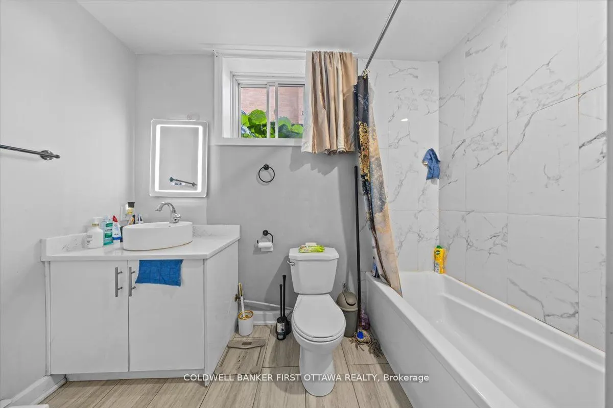 562 QUEEN MARY Street