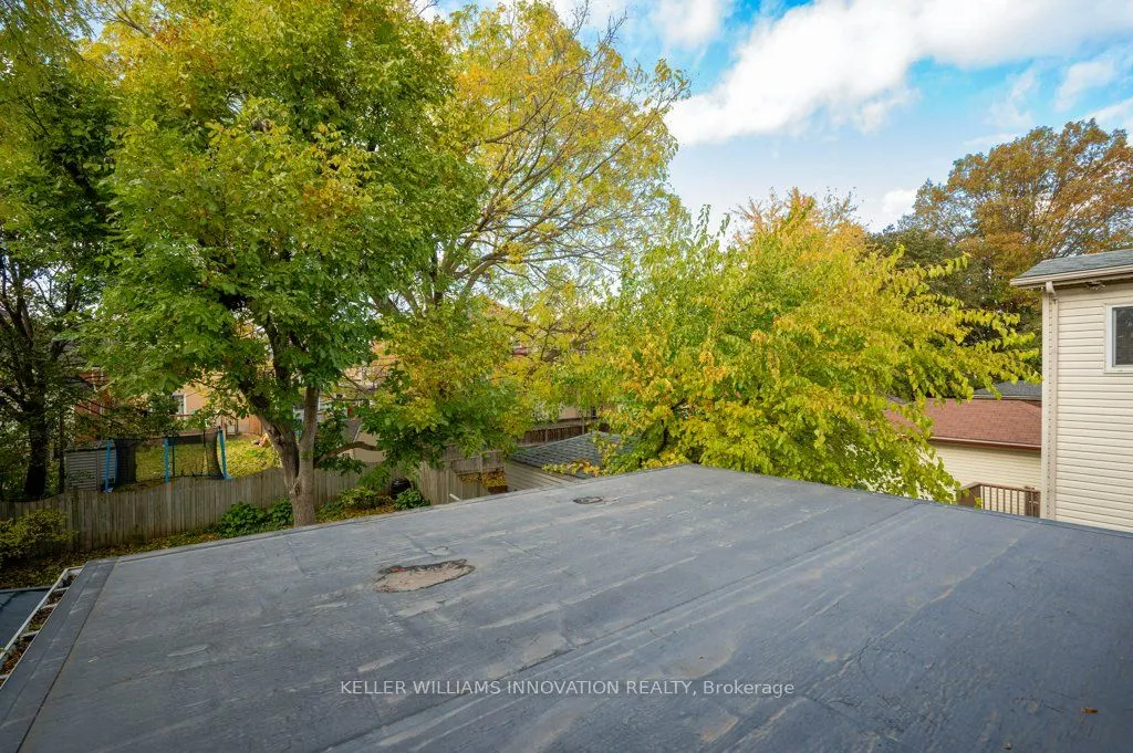 34 Stirling Avenue N