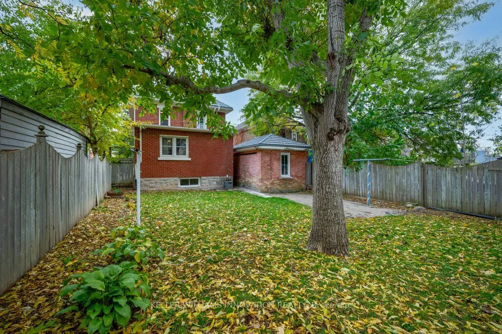 34 Stirling Avenue N