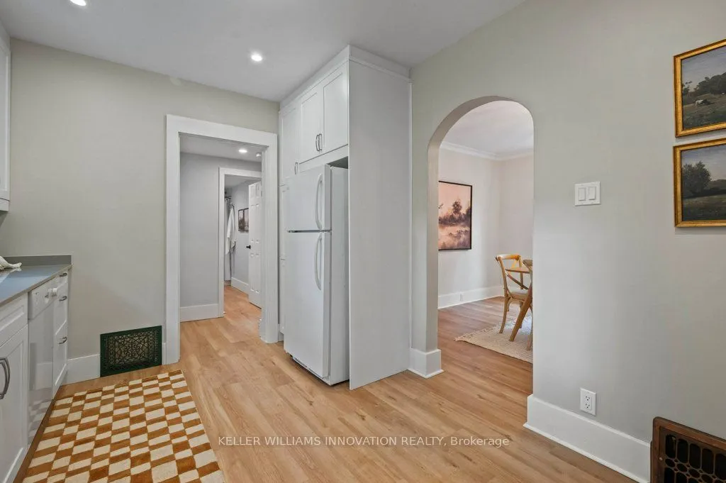 34 Stirling Avenue N