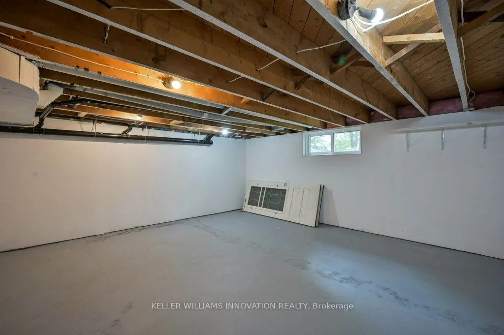 34 Stirling Avenue N