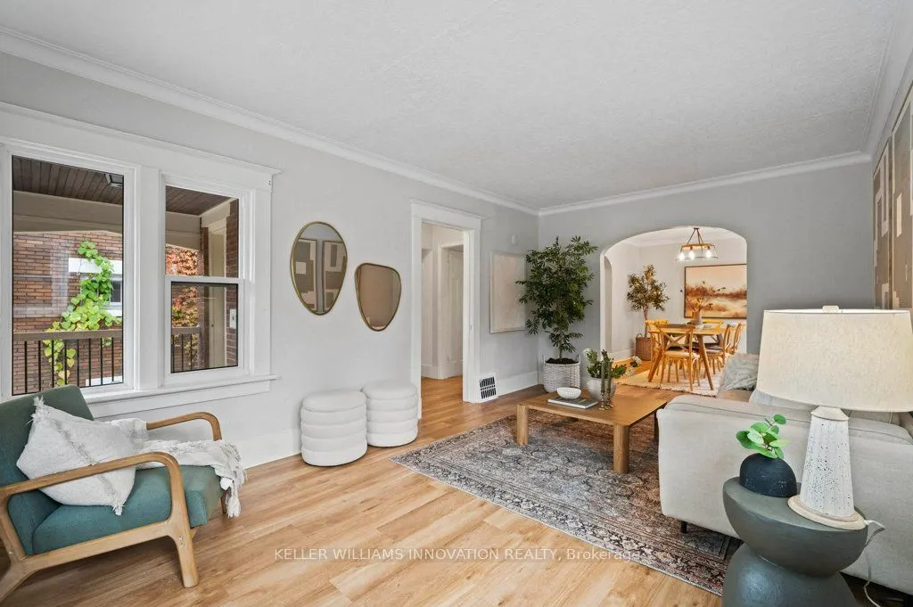 34 Stirling Avenue N