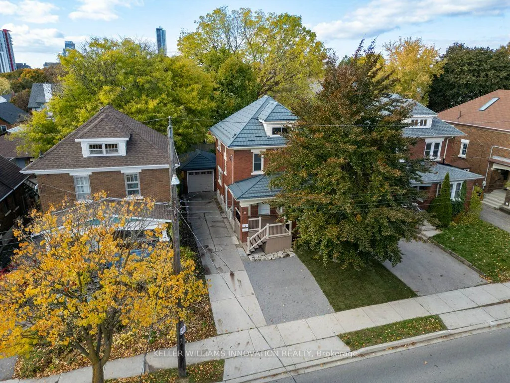 34 Stirling Avenue N