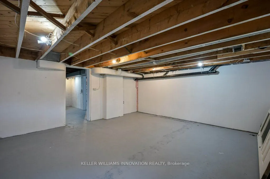 34 Stirling Avenue N