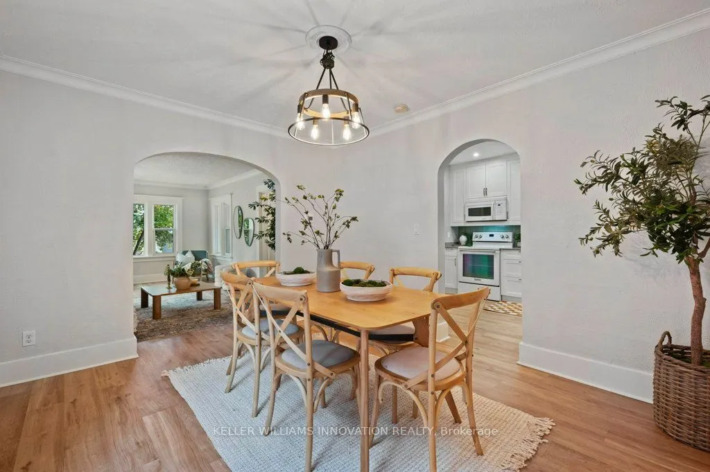 34 Stirling Avenue N