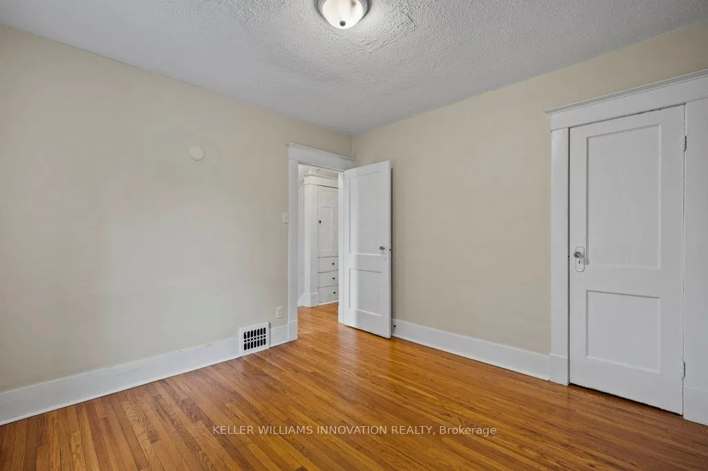 34 Stirling Avenue N