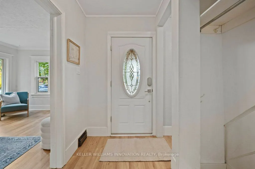 34 Stirling Avenue N