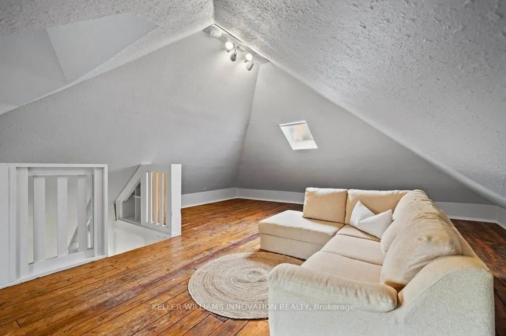 34 Stirling Avenue N