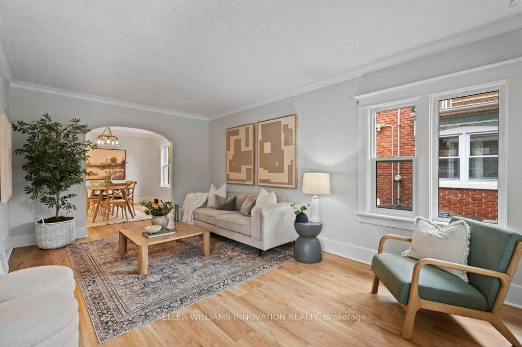 34 Stirling Avenue N