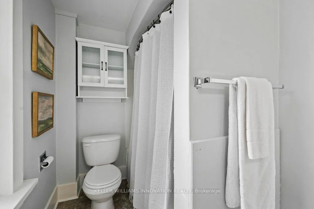 34 Stirling Avenue N