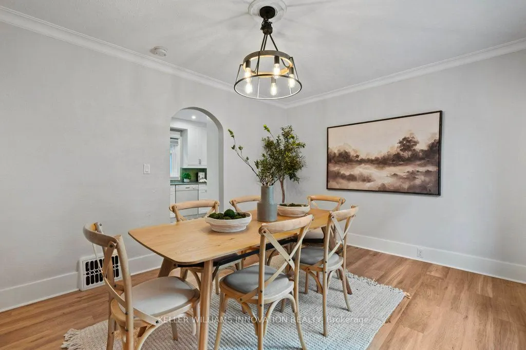 34 Stirling Avenue N